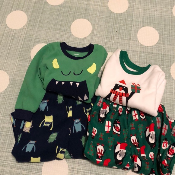 🎃 & 🎄 Set of 2 carter’s PJ Sets -Fleece - Picture 2 of 2